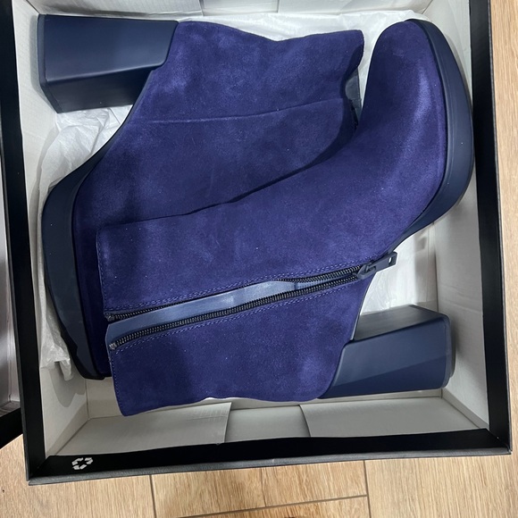 Stylish Navy/Purple Suede Ankle Boots